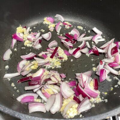 Garlic-and-red-onions-in-pan