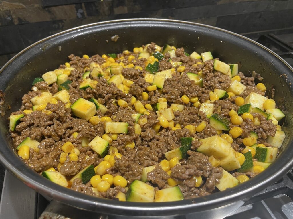 Combine the Mais and courgette with the Grounbeef Taco Mixture